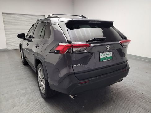 Used 2020 Toyota RAV4 XLE Premium w/ Carpet Mat Package FWD image 6