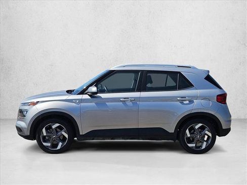 Used 2025 Hyundai Venue SEL FWD image 8