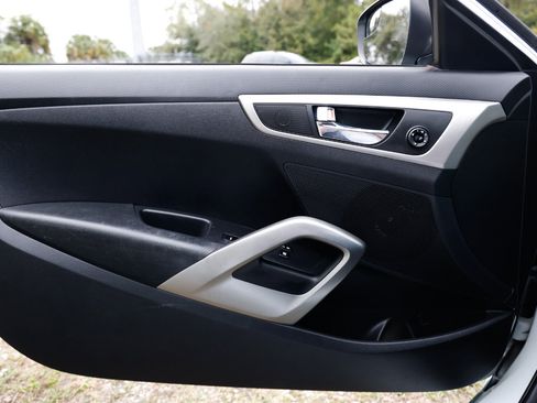 Used 2016 Hyundai Veloster image 38