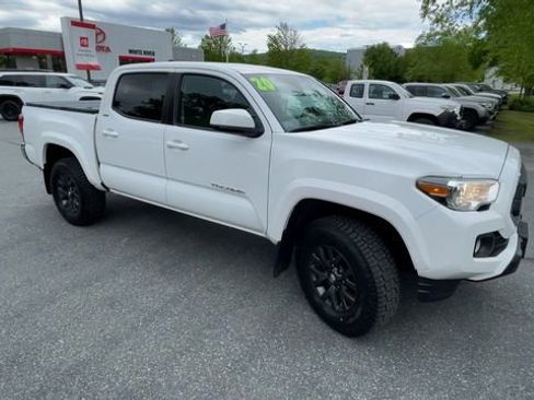 Certified 2020 Toyota Tacoma SR5 AWD/4WD image 2