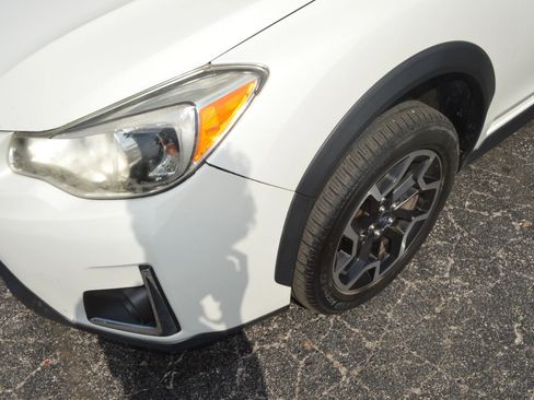 Used 2017 Subaru Crosstrek 2.0i Premium image 3