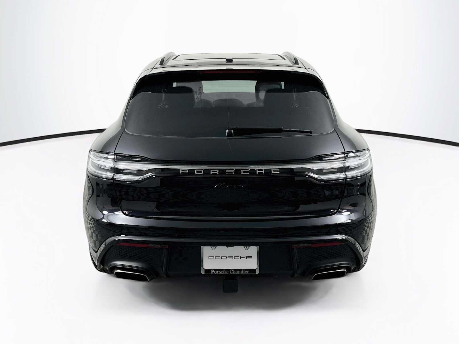 Certified 2025 Porsche Macan AWD/4WD image 10