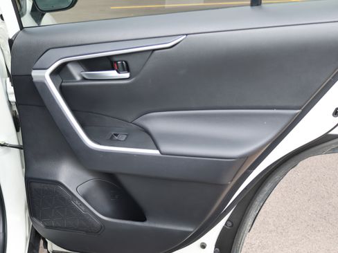 Used 2025 Toyota RAV4 XLE FWD image 17