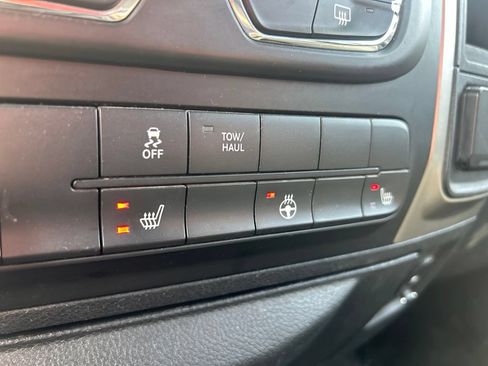 Used 2015 RAM 1500 Classic SLT w/ SLT Plus D←cor Group AWD/4WD image 25