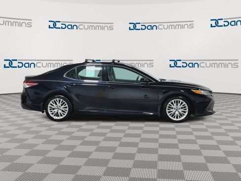 Used 2018 Toyota Camry XLE FWD image 2