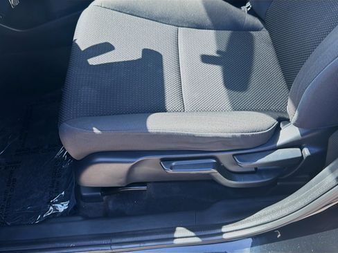 Used 2022 Honda HR-V LX image 17