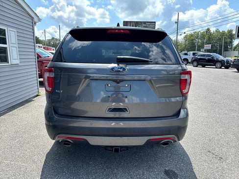 Used 2017 Ford Explorer XLT w/ Equipment Group 202A image 5