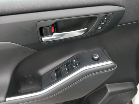 Used 2022 Toyota Highlander Bronze Edition image 14