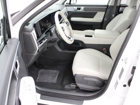 Used 2025 Hyundai Santa Fe SE FWD image 14