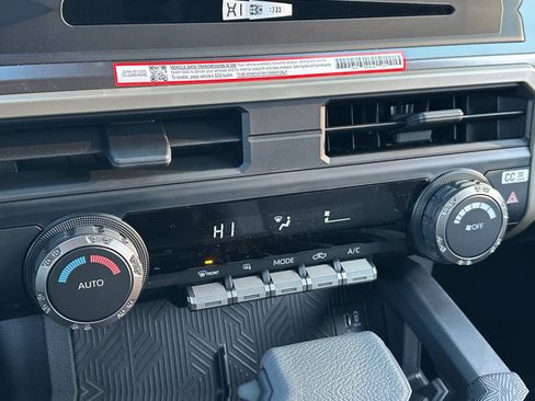 Used 2025 Toyota Tacoma TRD Off-Road image 19