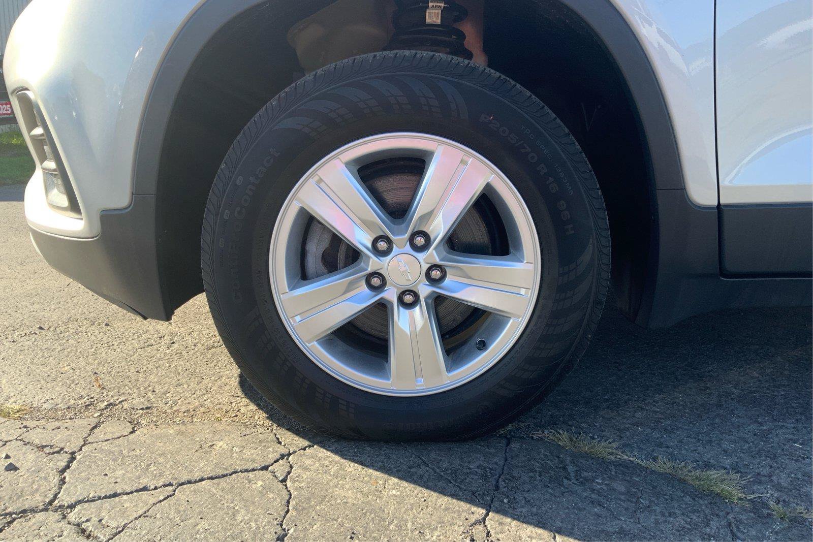 Used 2019 Chevrolet Trax LT w/ LT Convenience Package AWD/4WD image 25