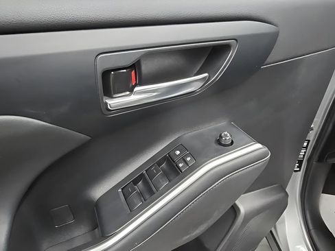 Used 2023 Toyota Highlander Limited image 10