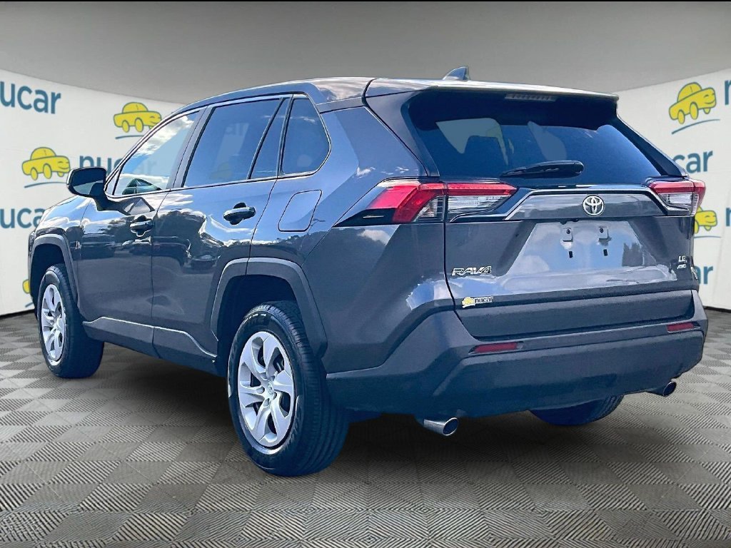 Used 2025 Toyota RAV4 LE AWD/4WD image 4