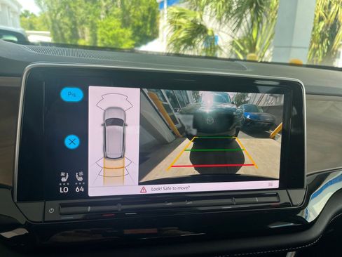 Used 2025 Volkswagen Atlas SE image 25