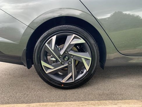 New 2025 Hyundai Elantra Limited image 69