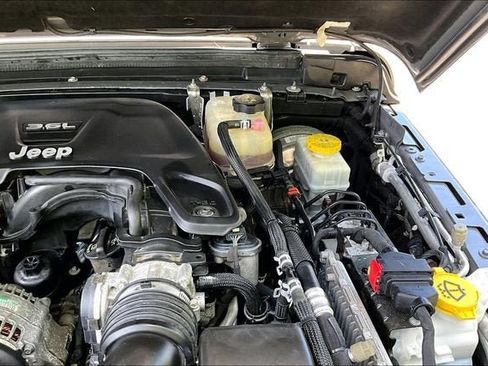 Used 2018 Jeep Wrangler Unlimited Sport S AWD/4WD image 32