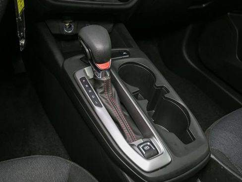 Used 2024 Chevrolet Trax RS FWD image 25