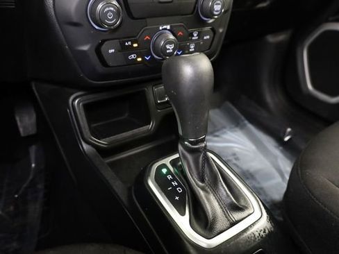 Used 2018 Jeep Renegade Latitude image 24