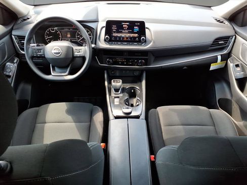 Used 2025 Nissan Rogue S image 8