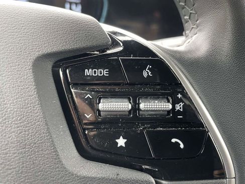 Used 2024 Kia Niro EX Touring image 16