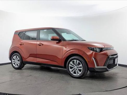 Used 2023 Kia Soul LX FWD image 11