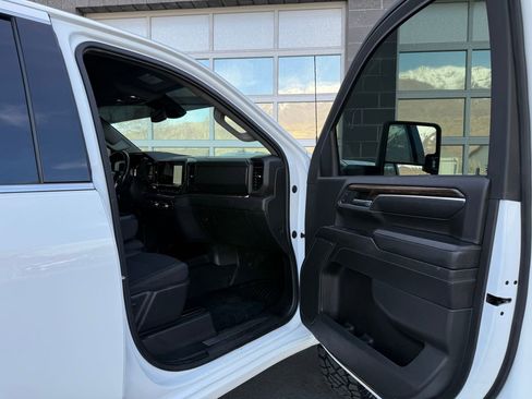Used 2024 GMC Sierra 3500 SLE w/ SLE Convenience Package AWD/4WD image 18
