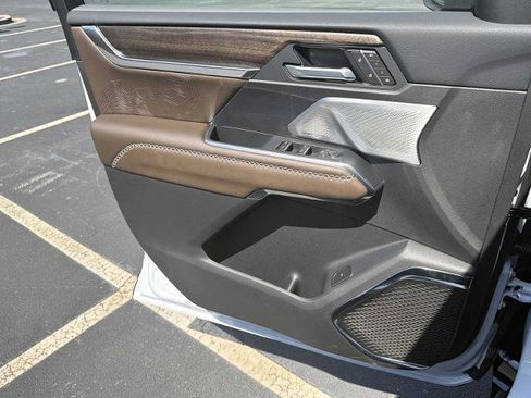 New 2026 GMC Acadia Denali Ultimate FWD image 18