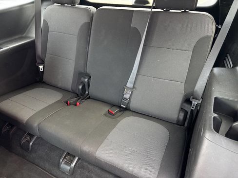 Used 2018 Chevrolet Traverse LT image 12