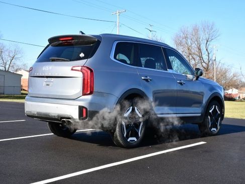 Used 2023 Kia Telluride S image 7