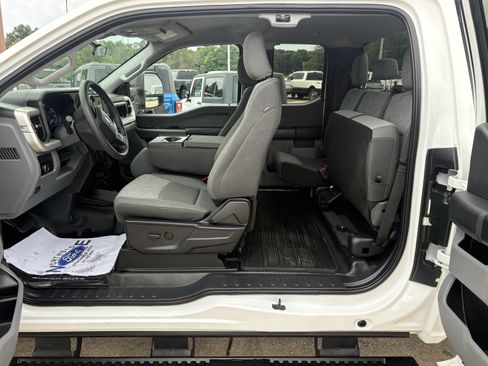 Used 2025 Ford F350 XLT w/ Snow Plow/Camper Package AWD/4WD image 13