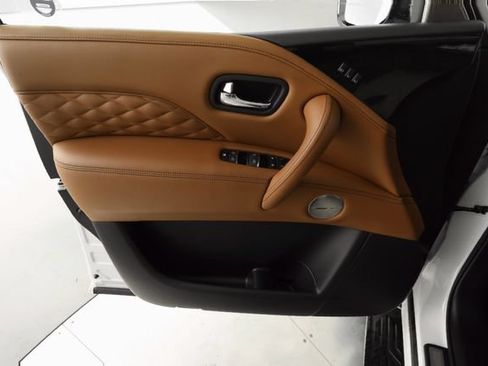 Used 2024 INFINITI QX80 Sensory AWD/4WD image 11