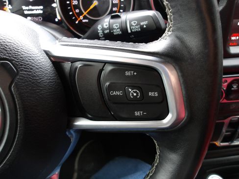 Used 2019 Jeep Wrangler Unlimited Sahara image 16