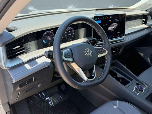 New 2026 Volkswagen Tiguan SE FWD image 4
