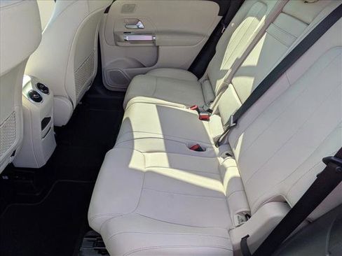 Used 2025 Mercedes-Benz GLB 250 4MATIC image 17