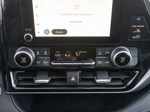 Used 2024 Toyota Highlander LE image 31