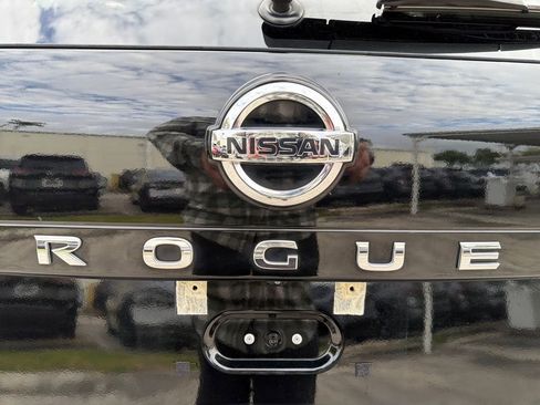 Used 2021 Nissan Rogue SV FWD image 9