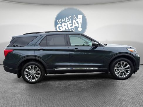 Used 2024 Ford Explorer XLT w/ Equipment Group 202A AWD/4WD image 2