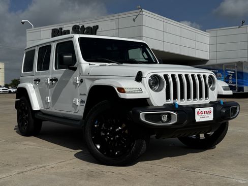 Used 2023 Jeep Wrangler Unlimited Sahara w/ Cold Weather Group AWD/4WD image 2