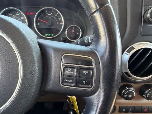 Used 2012 Jeep Wrangler Unlimited Rubicon w/ Connectivity Group AWD/4WD image 11