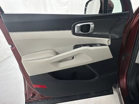 Used 2025 Kia Sorento S image 19