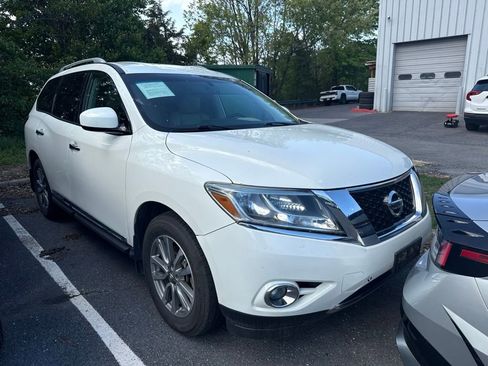 Used 2016 Nissan Pathfinder SL AWD/4WD image 8