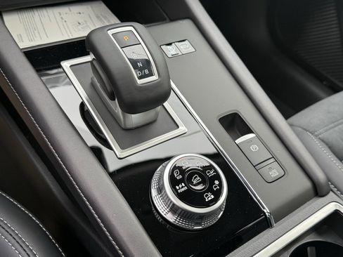 Used 2025 Mitsubishi Outlander SE image 20