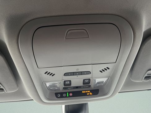 Used 2023 GMC Acadia SLT w/ Preferred Package image 21