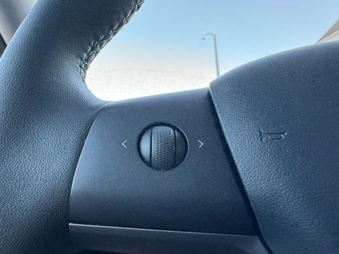 Used 2024 Tesla Model Y Long Range RWD image 29