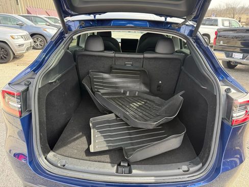 Used 2023 Tesla Model Y Performance image 5