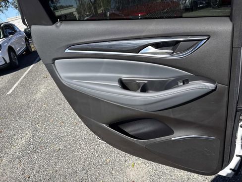 Used 2021 Buick Enclave Essence w/ Sport Touring Edition image 13