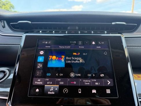 Used 2022 Jeep Grand Cherokee Laredo w/ Luxury Tech Group I AWD/4WD image 19
