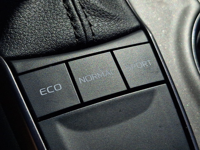 Used 2023 Toyota Camry SE w/ Cold Weather Package FWD image 34