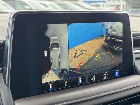 Used 2022 Chevrolet Tahoe Z71 w/ Luxury Package AWD/4WD image 17