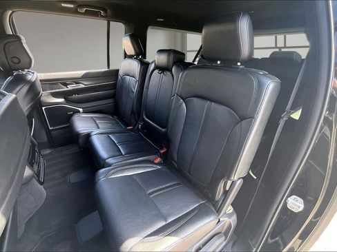 Used 2024 Jeep Wagoneer L Series II w/ Flexible Seating Group AWD/4WD image 22